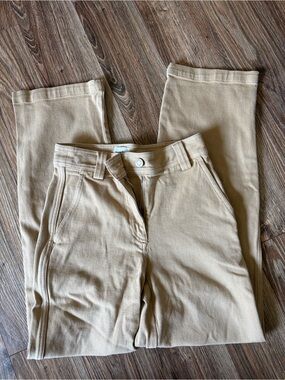 Women’s chino pants from Aritzia